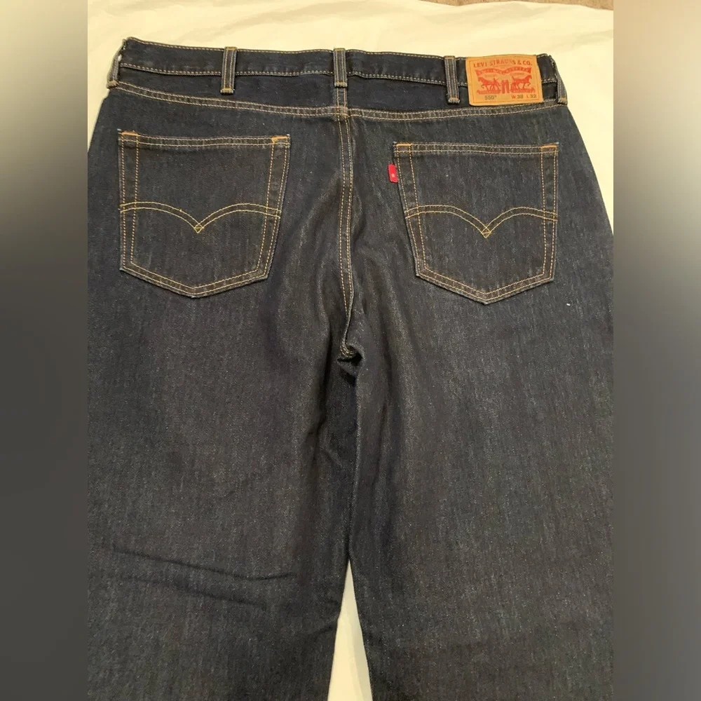 Levi’s 550 Relaxed Fit Dark Wash Men’s Jeans 38x32